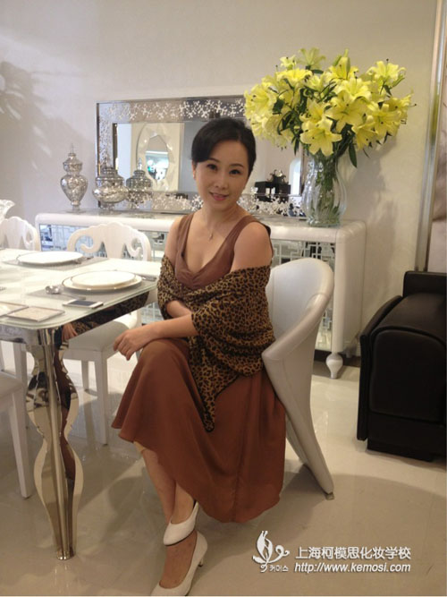 柯模思优秀学院靳林参与广告拍摄  打造时尚精致妆容