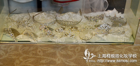 头饰项链等饰品