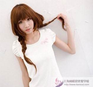 单眼皮女生怎么化妆?教你如何画大眼妆,时尚大变身