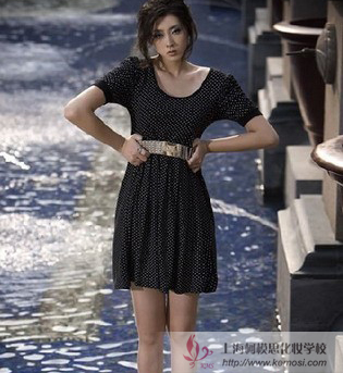 单眼皮女生怎么化妆?教你如何画大眼妆,时尚大变身