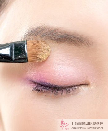 怎么化淡妆?柯模思教你新手画韩式淡妆的步骤,简单8步打造魅力自我