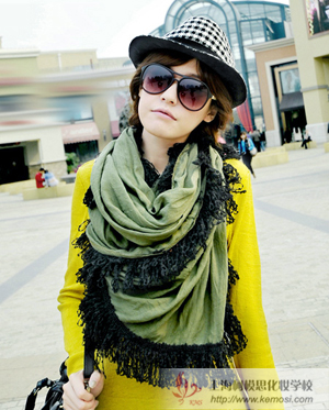 2011冬季流行什么新款的围巾?棒针围巾混搭时尚潮流