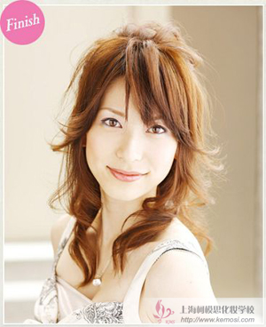 时尚简单发型怎么做?教你如何自己动手做明星发型