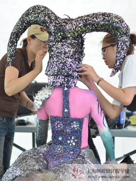 选手们正在工作