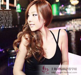 秋天适合什么发型?2011秋季最新流行性感卷发发型,秋季卷发