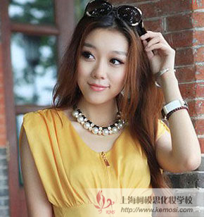 秋天适合什么发型?2011秋季最新流行性感卷发发型,秋季卷发