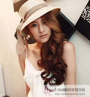 秋天适合什么发型?2011秋季最新流行性感卷发发型,秋季卷发