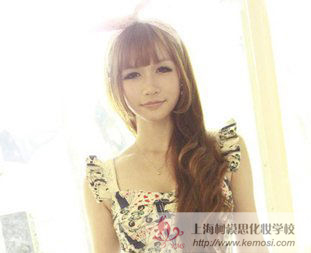 秋天适合什么发型?2011秋季最新流行性感卷发发型,秋季卷发