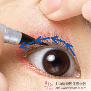 新手怎么化妆?教菜鸟画眼妆的化妆技巧,如何打造基础眼妆