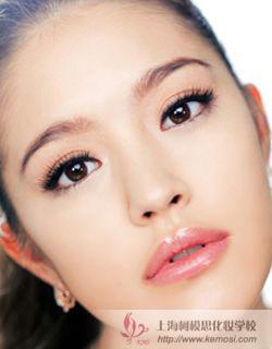 眼妆怎么画才好看?学会两款电眼眼妆,打造魅力自我