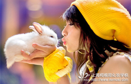 女孩子学什么手艺好?学化妆要多少钱?