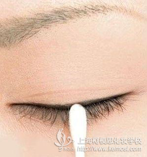 刚买的眼线膏不会用怎么办?如何使用眼线膏?教你如何简单画出时尚眼线