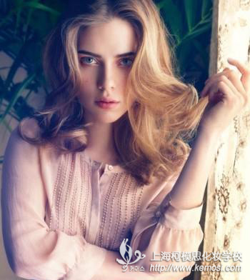 眼线液怎么用?教你实用眼线液使用技巧,变身电眼美女