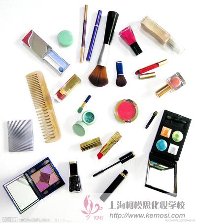 如何挑选化妆品?挑选化妆品的方法?专业化妆师为你传授知识