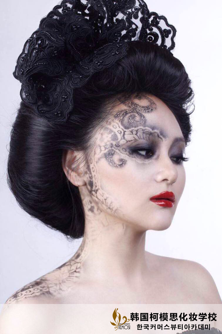 韩国柯模思化妆学校